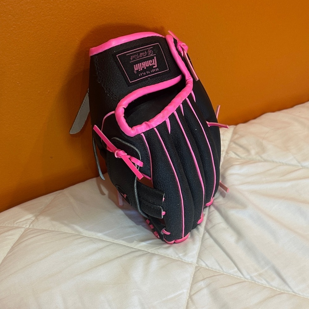 NWOT Franklin Black and Pink Kids Softball Glove